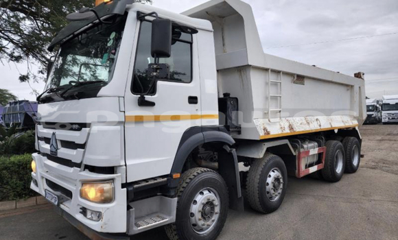 Buy Used Sino Howo White Truck in Port Moresby in National Capital District