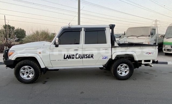 Acheter Occasion Voiture Toyota Land Cruiser Blanc à Arufa, Western Highlands Acheter Occasion Voiture Toyota Land Cruiser Blanc à Arufa, Western Highlands