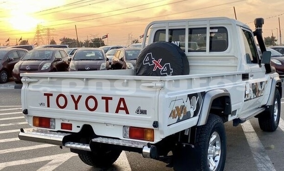 Buy Used Toyota Land Cruiser White Car in Port Moresby in National Capital District Buy Used Toyota Land Cruiser White Car in Port Moresby in National Capital District