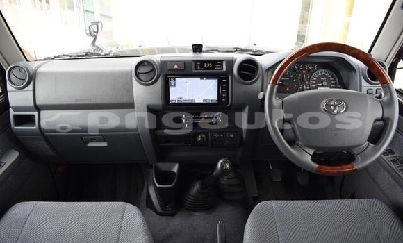 Acheter Occasion Voiture Toyota Land Cruiser Blanc à Kiunga, Western (Fly) Acheter Occasion Voiture Toyota Land Cruiser Blanc à Kiunga, Western (Fly)