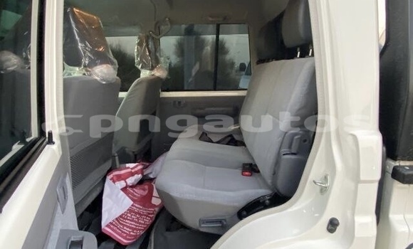 Buy Used Toyota Land Cruiser White Car in Port Moresby in National Capital District Buy Used Toyota Land Cruiser White Car in Port Moresby in National Capital District
