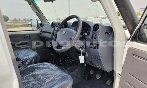Buy Used Toyota Land Cruiser Prado White Car in Lae in Morobe Buy Used Toyota Land Cruiser Prado White Car in Lae in Morobe