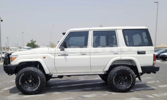 Buy Used Toyota Land Cruiser White Car in Port Moresby in National Capital District Buy Used Toyota Land Cruiser White Car in Port Moresby in National Capital District