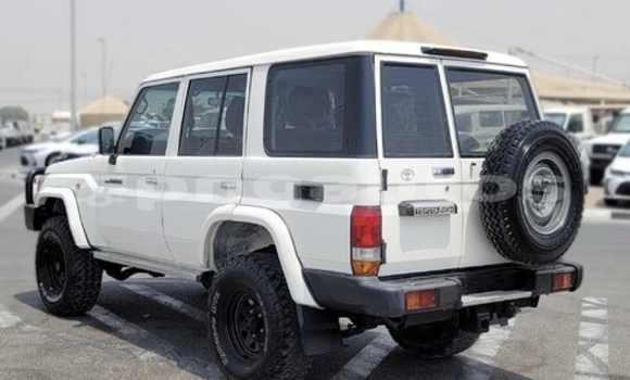 Acheter Occasion Voiture Toyota Land Cruiser Blanc à Madang, Madang Acheter Occasion Voiture Toyota Land Cruiser Blanc à Madang, Madang