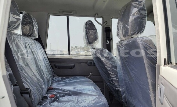 Acheter Occasion Voiture Toyota Land Cruiser Blanc à Madang, Madang Acheter Occasion Voiture Toyota Land Cruiser Blanc à Madang, Madang