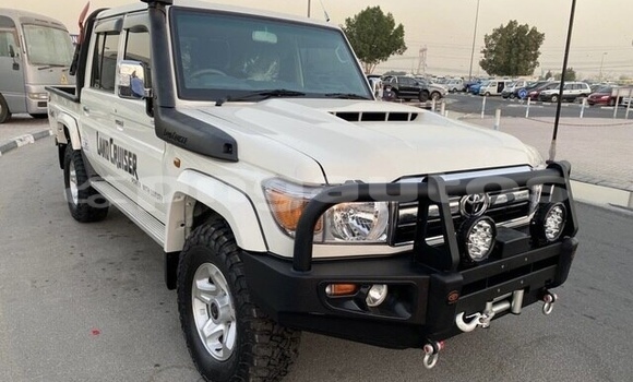 Buy Used Toyota Land Cruiser White Car in Port Moresby in National Capital District Buy Used Toyota Land Cruiser White Car in Port Moresby in National Capital District
