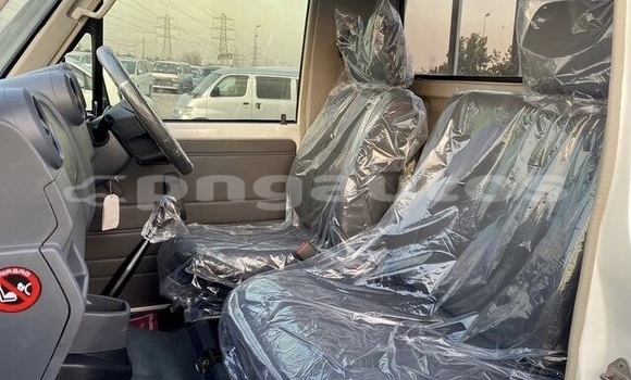 Buy Used Toyota Land Cruiser White Car in Vanimo in Sandaun Buy Used Toyota Land Cruiser White Car in Vanimo in Sandaun