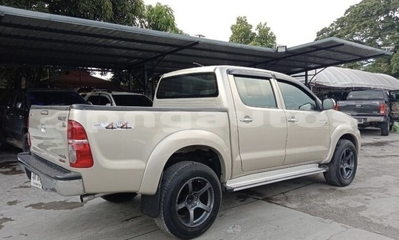Buy Used Toyota Hilux Beige Car in Vanimo in Sandaun Buy Used Toyota Hilux Beige Car in Vanimo in Sandaun