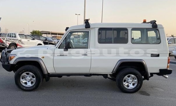 Buy Used Toyota Land Cruiser White Car in Daru in Western (Fly) Buy Used Toyota Land Cruiser White Car in Daru in Western (Fly)