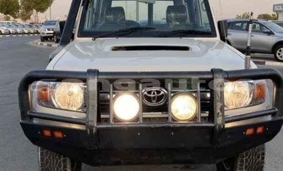 Buy Used Toyota Land Cruiser White Car in Daru in Western (Fly) Buy Used Toyota Land Cruiser White Car in Daru in Western (Fly)