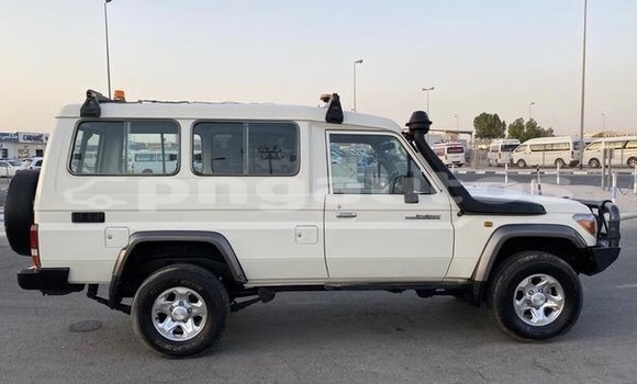 Acheter Occasion Voiture Toyota Land Cruiser Blanc à Port Moresby, National Capital District Acheter Occasion Voiture Toyota Land Cruiser Blanc à Port Moresby, National Capital District