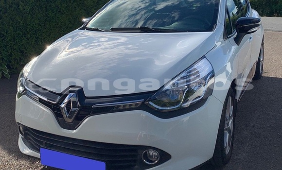 Buy Used Renault Clio White Car in Kimbe in West New Britain Buy Used Renault Clio White Car in Kimbe in West New Britain