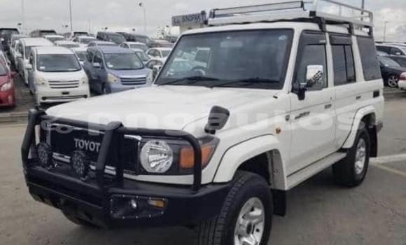 Acheter Occasion Voiture Toyota Land Cruiser Blanc à Port Moresby, National Capital District Acheter Occasion Voiture Toyota Land Cruiser Blanc à Port Moresby, National Capital District