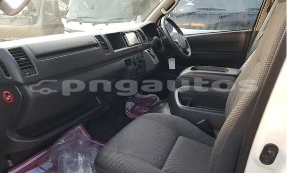 Buy Used Toyota Hiace White Car in Port Moresby in National Capital District Buy Used Toyota Hiace White Car in Port Moresby in National Capital District
