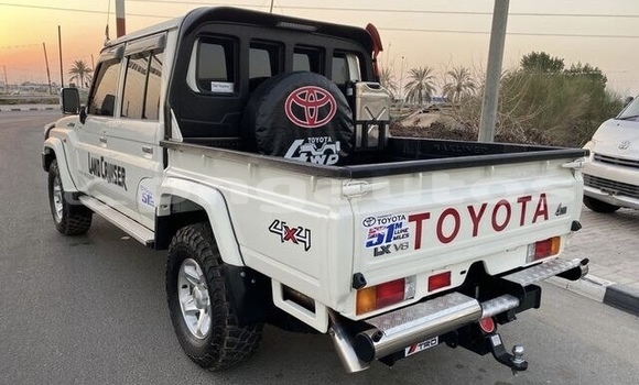 Buy Used Toyota Land Cruiser White Car in Port Moresby in National Capital District Buy Used Toyota Land Cruiser White Car in Port Moresby in National Capital District