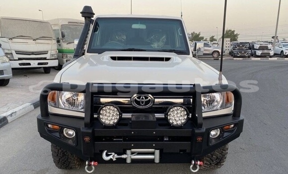 Buy Used Toyota Land Cruiser White Car in Port Moresby in National Capital District Buy Used Toyota Land Cruiser White Car in Port Moresby in National Capital District