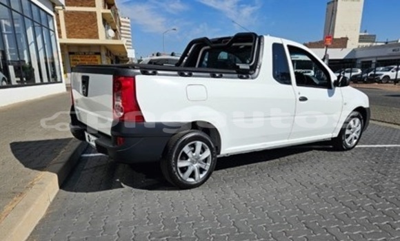 Buy Used Nissan NP 300 White Car in Lae in Morobe Buy Used Nissan NP 300 White Car in Lae in Morobe