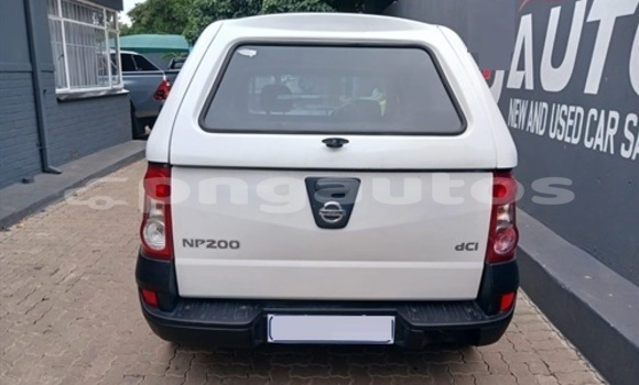 Buy Used Nissan NP 300 White Car in Lae in Morobe Buy Used Nissan NP 300 White Car in Lae in Morobe