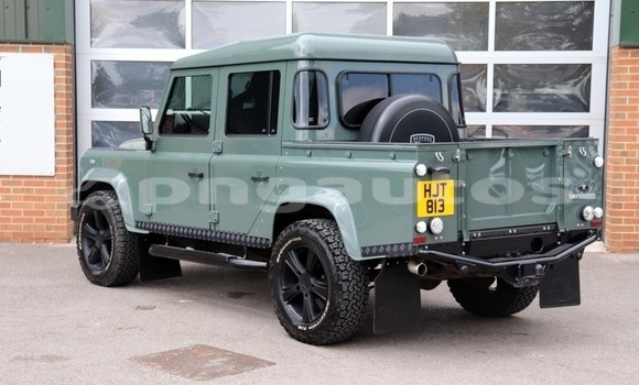 Buy Used Land Rover Defender Green Car in Mendi in Southern Highlands Buy Used Land Rover Defender Green Car in Mendi in Southern Highlands