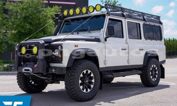 Buy Used Land Rover Defender White Car in Port Moresby in National Capital District