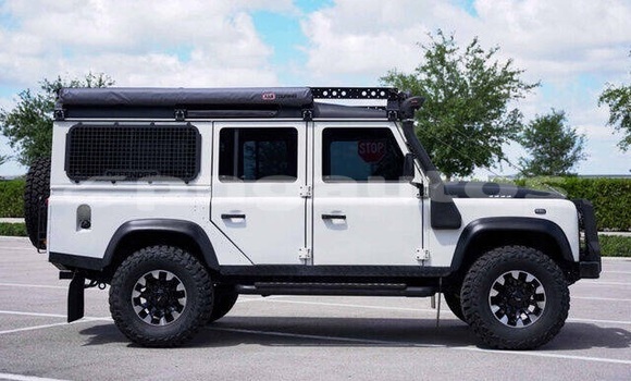 Acheter Occasion Voiture Land Rover Defender Blanc à Port Moresby, National Capital District Acheter Occasion Voiture Land Rover Defender Blanc à Port Moresby, National Capital District