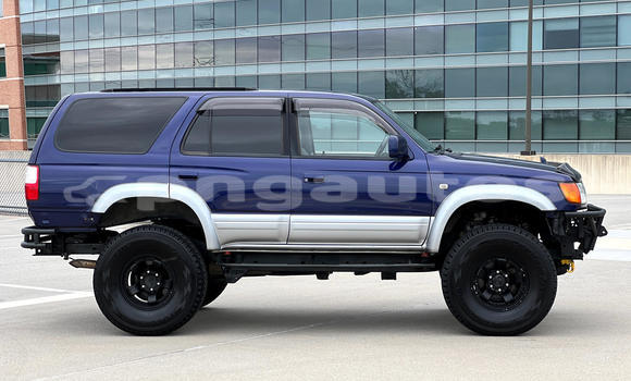 Acheter Occasion Voiture Toyota Hilux Surf Bleu à Port Moresby, National Capital District Acheter Occasion Voiture Toyota Hilux Surf Bleu à Port Moresby, National Capital District