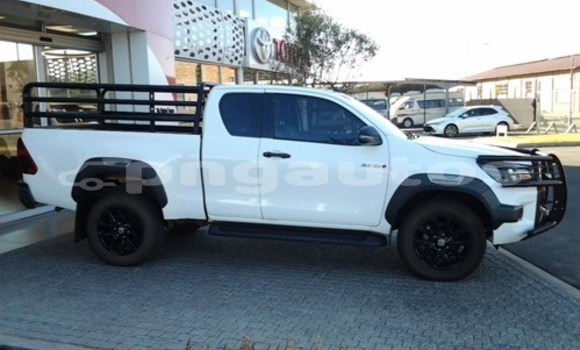 Buy Used Toyota Hilux White Car in Madang in Madang Buy Used Toyota Hilux White Car in Madang in Madang