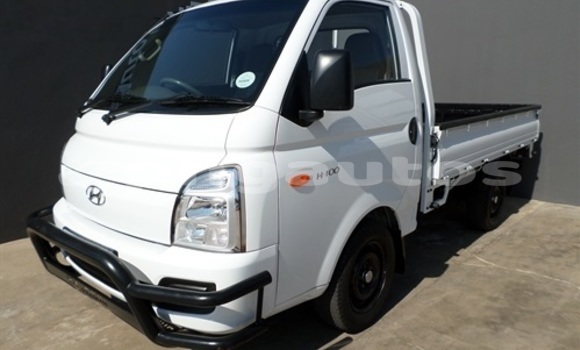 Buy Used Hyundai H200 White Car in Port Moresby in National Capital District Buy Used Hyundai H200 White Car in Port Moresby in National Capital District