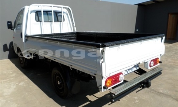 Buy Used Hyundai H200 White Car in Port Moresby in National Capital District Buy Used Hyundai H200 White Car in Port Moresby in National Capital District