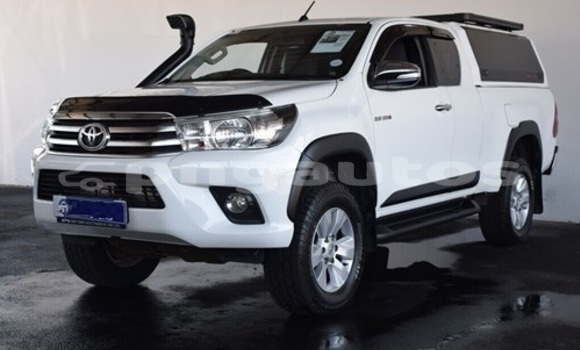 Buy Used Toyota Hilux White Car in Lae in Morobe Buy Used Toyota Hilux White Car in Lae in Morobe