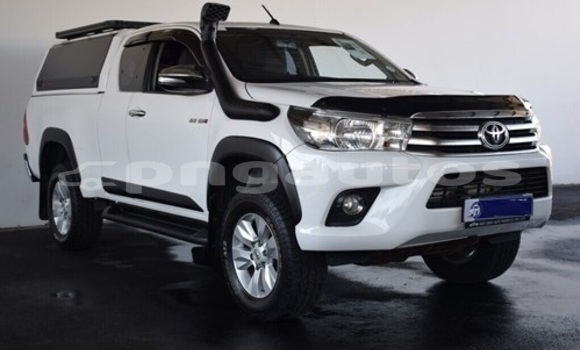 Buy Used Toyota Hilux White Car in Lae in Morobe Buy Used Toyota Hilux White Car in Lae in Morobe