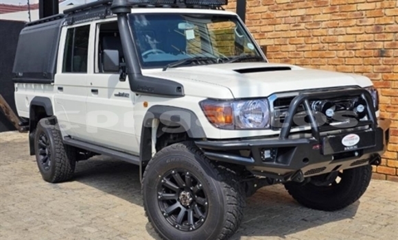 Buy Used Toyota Land Cruiser White Car in Port Moresby in National Capital District Buy Used Toyota Land Cruiser White Car in Port Moresby in National Capital District