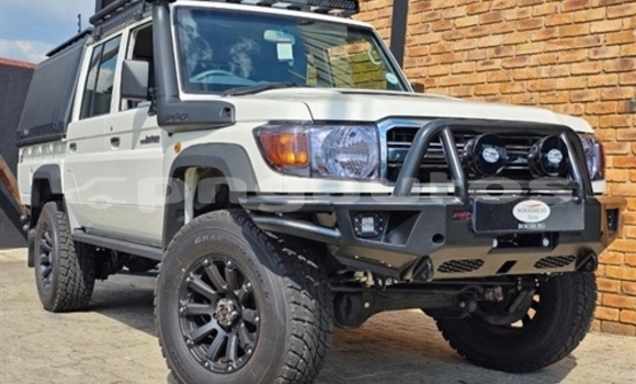 Buy Used Toyota Land Cruiser White Car in Port Moresby in National Capital District Buy Used Toyota Land Cruiser White Car in Port Moresby in National Capital District