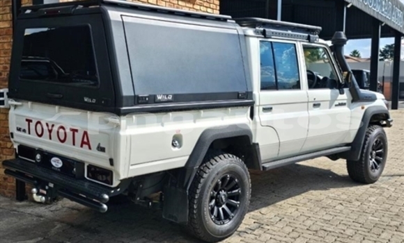 Buy Used Toyota Land Cruiser White Car in Port Moresby in National Capital District Buy Used Toyota Land Cruiser White Car in Port Moresby in National Capital District