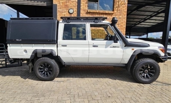 Buy Used Toyota Land Cruiser White Car in Port Moresby in National Capital District Buy Used Toyota Land Cruiser White Car in Port Moresby in National Capital District