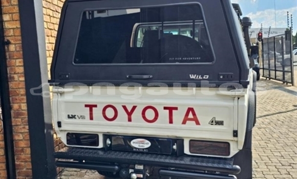 Buy Used Toyota Land Cruiser White Car in Port Moresby in National Capital District Buy Used Toyota Land Cruiser White Car in Port Moresby in National Capital District