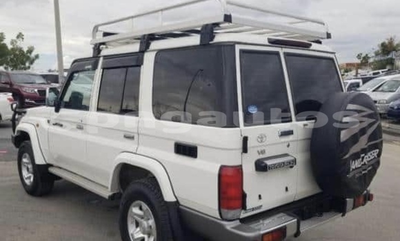 Buy Used Toyota Land Cruiser White Car in Port Moresby in National Capital District Buy Used Toyota Land Cruiser White Car in Port Moresby in National Capital District