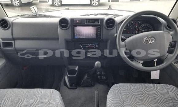 Buy Used Toyota Land Cruiser White Car in Port Moresby in National Capital District Buy Used Toyota Land Cruiser White Car in Port Moresby in National Capital District