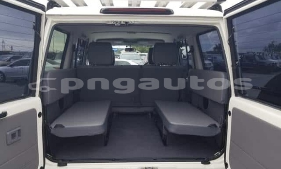 Buy Used Toyota Land Cruiser White Car in Port Moresby in National Capital District Buy Used Toyota Land Cruiser White Car in Port Moresby in National Capital District