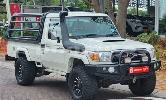 Buy Used Toyota Land Cruiser Beige Car in Port Moresby in National Capital District Buy Used Toyota Land Cruiser Beige Car in Port Moresby in National Capital District