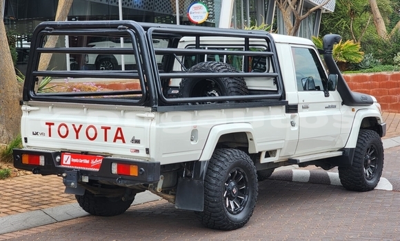 Buy Used Toyota Land Cruiser Beige Car in Port Moresby in National Capital District Buy Used Toyota Land Cruiser Beige Car in Port Moresby in National Capital District