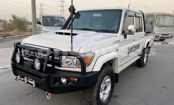 Buy Used Toyota Land Cruiser White Car in Kavieng in New Ireland Buy Used Toyota Land Cruiser White Car in Kavieng in New Ireland