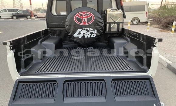 Buy Used Toyota Land Cruiser White Car in Kavieng in New Ireland Buy Used Toyota Land Cruiser White Car in Kavieng in New Ireland