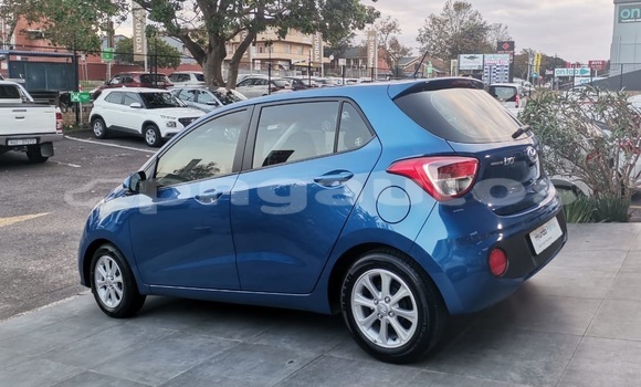 Buy Used Hyundai i10 Blue Car in Port Moresby in National Capital District Buy Used Hyundai i10 Blue Car in Port Moresby in National Capital District