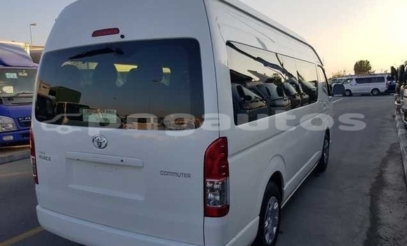 Buy Used Toyota Hiace White Car in Lae in Morobe Buy Used Toyota Hiace White Car in Lae in Morobe