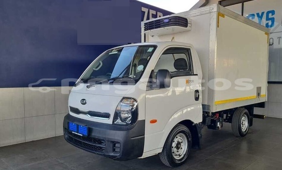 Buy Used Kia K7 White Car in Port Moresby in National Capital District