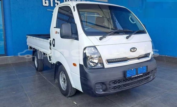 Buy Used Kia K7 White Car in Mendi in Southern Highlands Buy Used Kia K7 White Car in Mendi in Southern Highlands