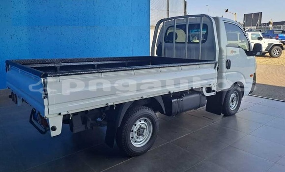 Buy Used Kia K7 White Car in Mendi in Southern Highlands Buy Used Kia K7 White Car in Mendi in Southern Highlands