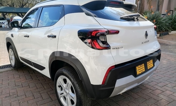 Buy Used Renault KWID White Car in Madang in Madang Buy Used Renault KWID White Car in Madang in Madang