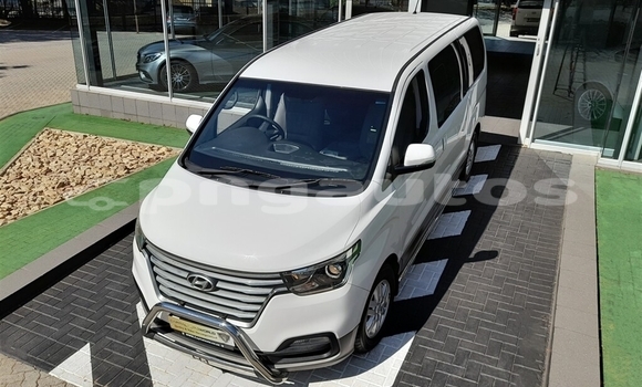 Buy Used Hyundai H1 White Car in Lae in Morobe Buy Used Hyundai H1 White Car in Lae in Morobe